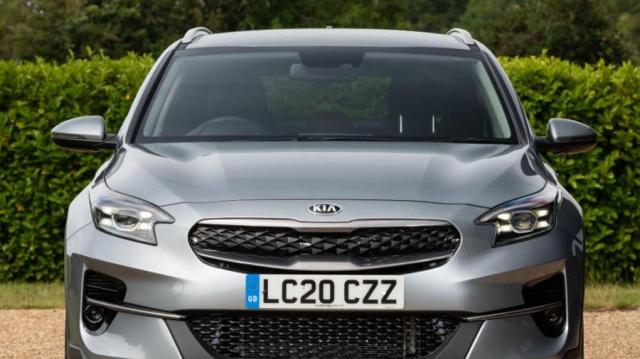 Kia Xceed PHEV grigia