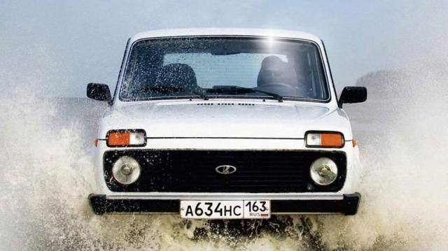 Lada 4x4M anteriore