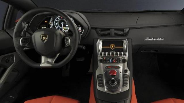 Lamborghini Aventador interni