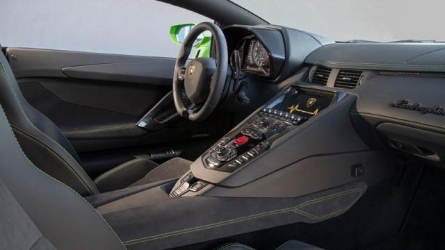 Lamborghini Aventador S interni 2
