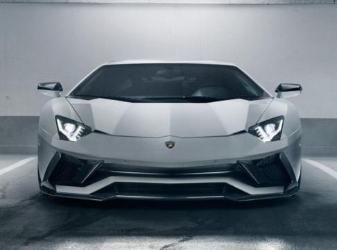 Lamborghini Aventador S grigia