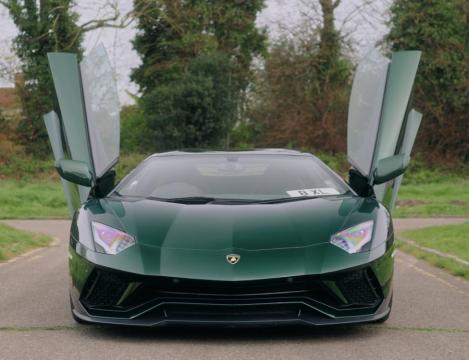 Lamborghini Aventador S porte aperte