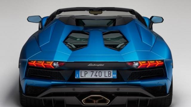 Lamborghini Aventador S Roadster posteriore