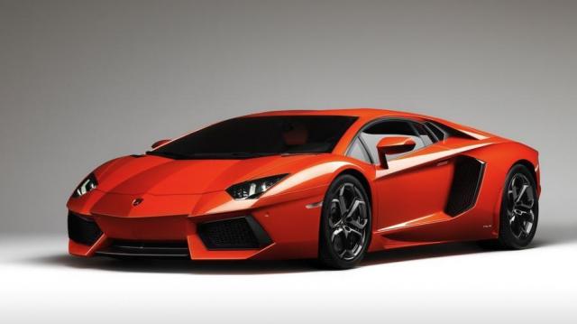 Lamborghini Aventador tre quarti anteriore