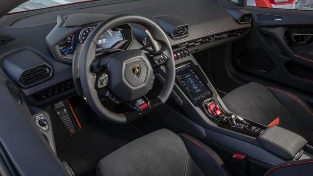 Lamborghini Huracan interni 1