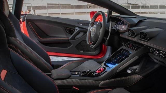 Lamborghini Huracan interni