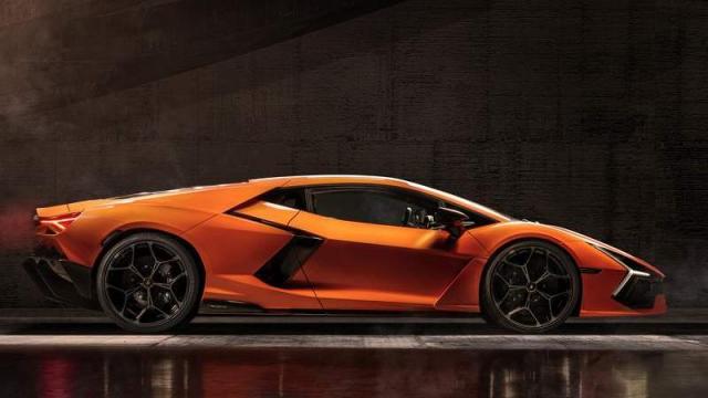 Lamborghini Revuelto profilo