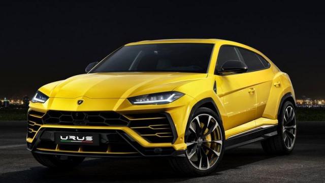 Lamborghini Urus tre quarti anteriore