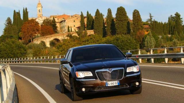 Lancia Thema anteriore