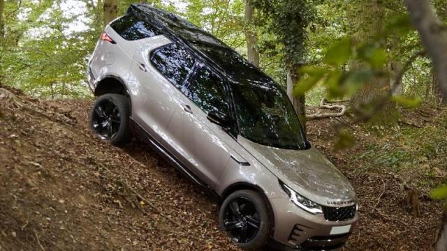 Land Rover Discovery tre quarti anteriore 1