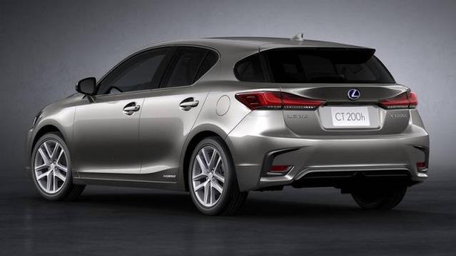 Lexus Nuova CT Hybrid posteriore facelift