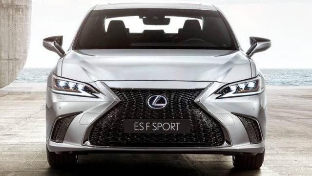 Lexus ES anteriore