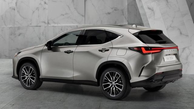 Lexus Nuovo NX posteriore