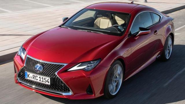 Lexus RC Hybrid strada