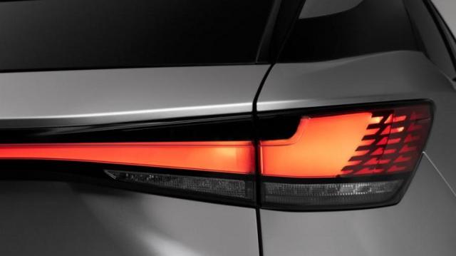 Lexus RX L Hybrid fanale posteriore