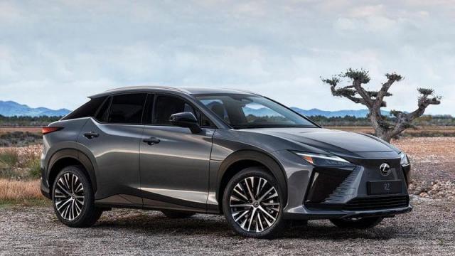 Lexus Nuovo RZ anteriore