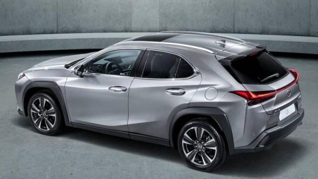 Lexus UX tre quarti posteriore