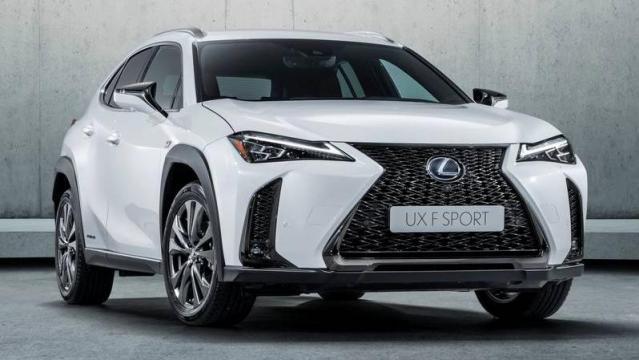 Lexus UX anteriore