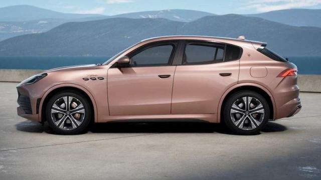 Maserati Grecale Folgore profilo