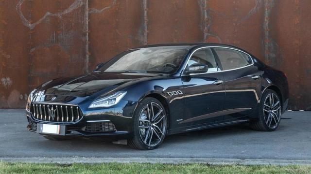 Maserati Quattroporte tre quarti anteriore