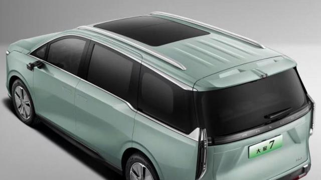 Maxus MIFA 9 alto