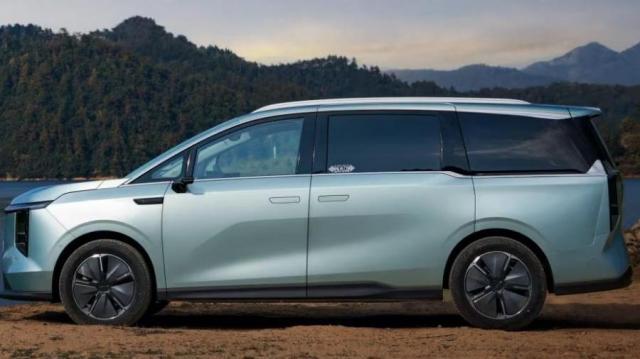 Maxus MIFA 9 profilo