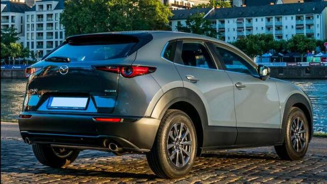 Mazda CX-30 tre quarti posteriore