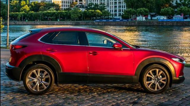 Mazda CX-30 profilo