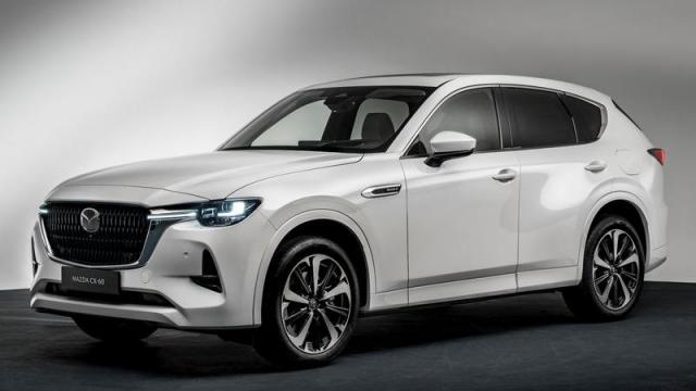 Mazda Nuova CX-60 tre quarti anteriore