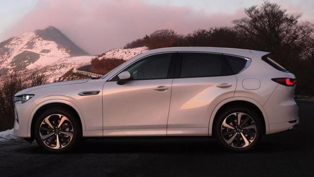 Mazda Nuova CX-60 profilo