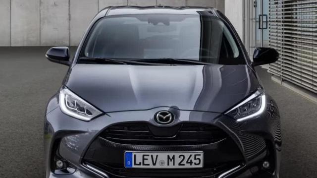 Mazda Mazda2 grigia