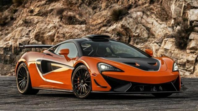 McLaren 620R frontale roccie