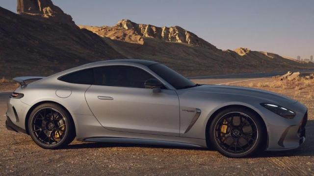 Mercedes-Benz AMG GT profilo