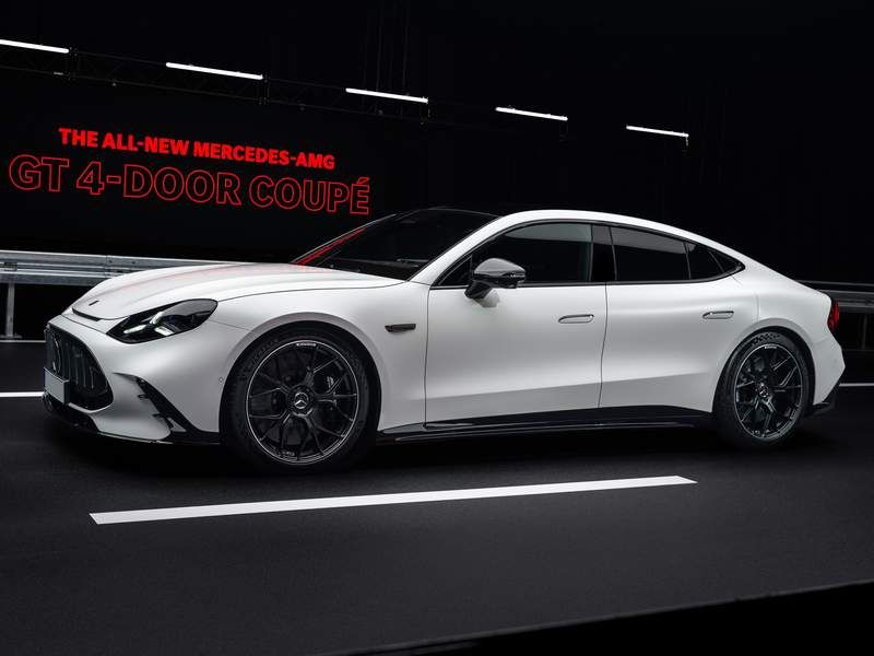 Mercedes-Benz AMG GT Coup&eacute; 4 profilo