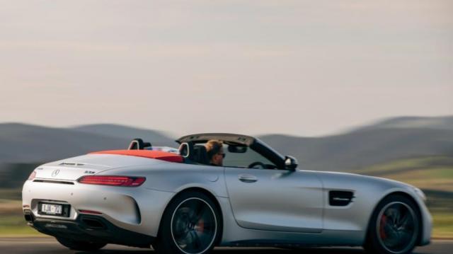 Mercedes-Benz AMG GT Roadster lato