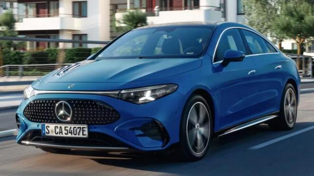 Mercedes Benz CLA blu