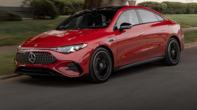 Mercedes Benz CLA rossa