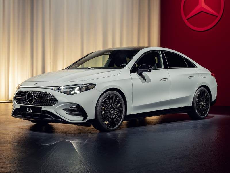 Mercedes-Benz CLA Hybrid anteriore