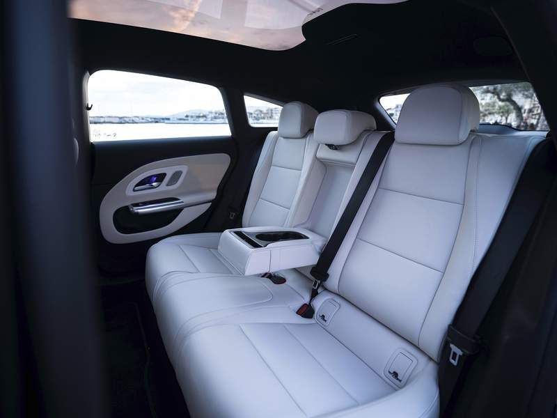 Mercedes-Benz CLA Shooting Brake Hybrid 1