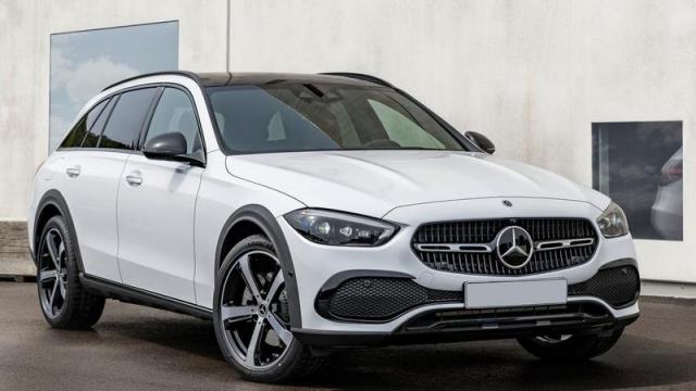 Mercedes-Benz Classe C All Terrain tre quarti anteriore 1