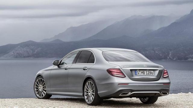 Mercedes Classe E posteriore