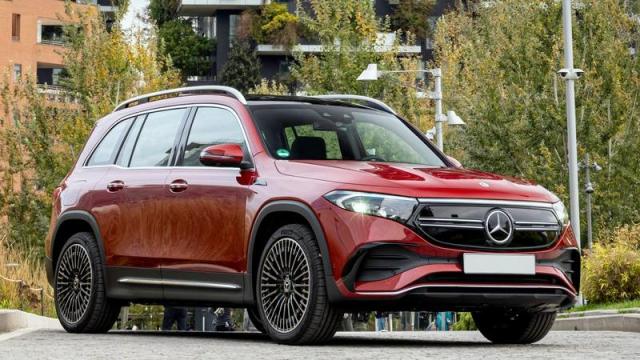 Mercedes-Benz EQB tre quarti anteriore 2