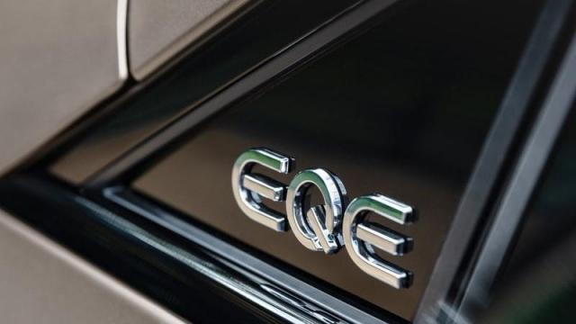 Mercedes-Benz EQE SUV 4