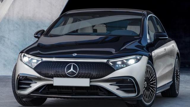 Mercedes-Benz Nuova EQS tre quarti anteriore 3