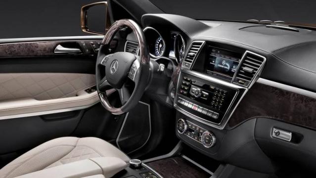 Mercedes-Benz GLS interni 1
