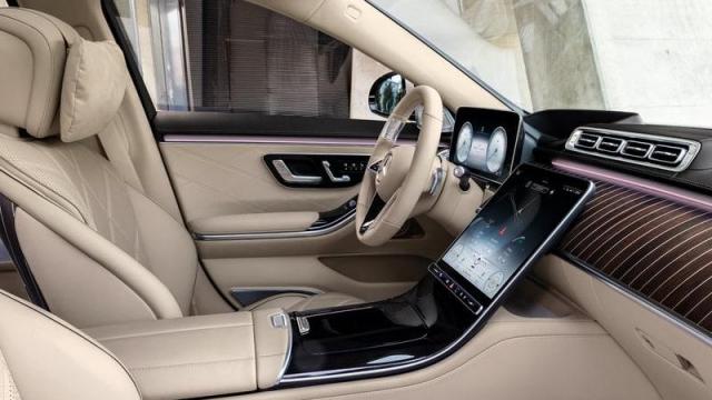 Mercedes-Benz Maybach Classe S interni 1