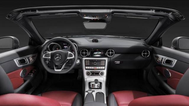 Mercedes-Benz SLC interni 1