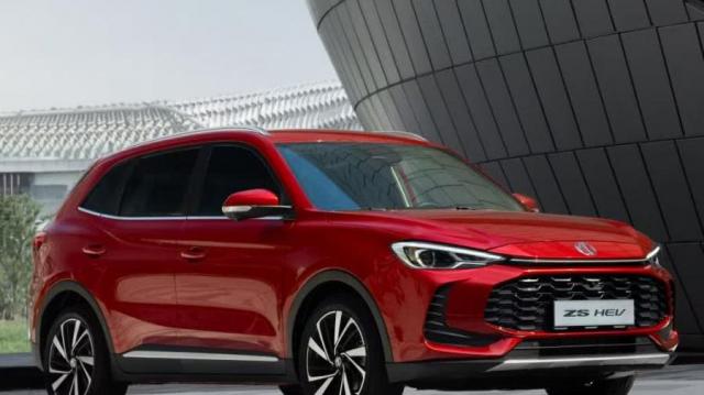 MG ZS tre quarti