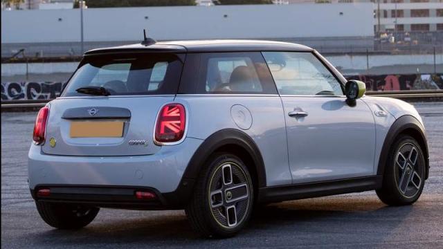 MINI Cooper SE posteriore 1