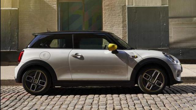 MINI Cooper SE profilo